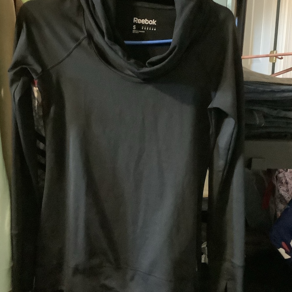Reebok black, Cowl‎ Neck Runners Top, small, play warm